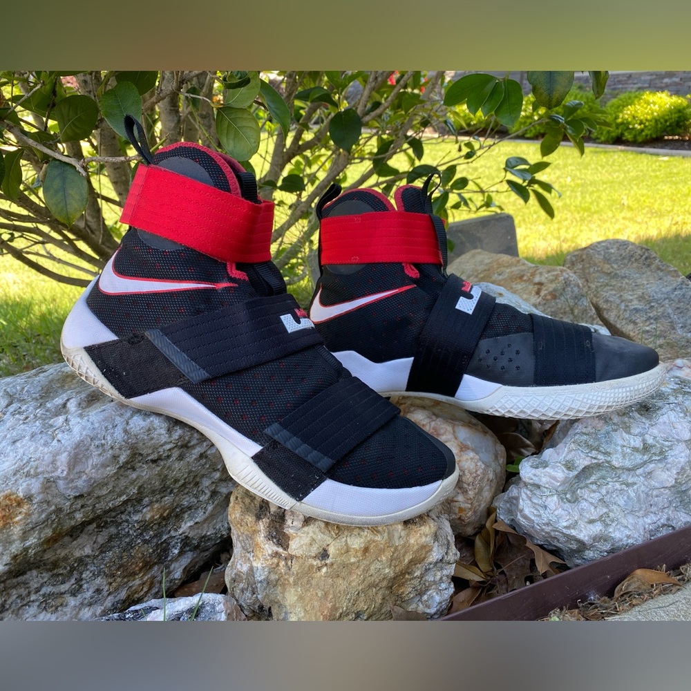 Nike LeBron Zoom Soldier 10